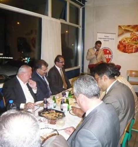 001-TOVER Ramadan-maaltijd-met-netwerk-2010