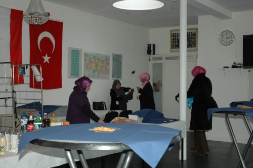 014-opening-ontmoet-centrum-vlnr-Sevim-Kocak-Birgul-Kocak-Mine-Ozyurek