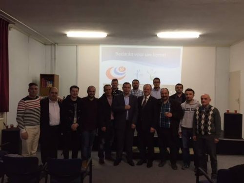 067-Stichting-Fatih groepsfoto-burgemeester-Henri-Lenfrink-2015