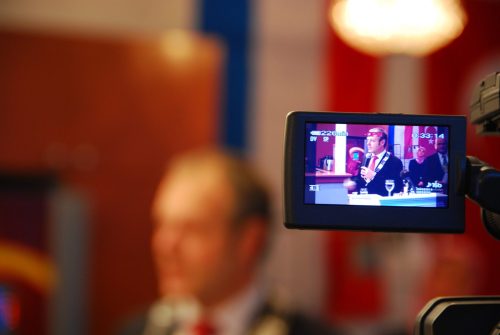 195-opening-ontmoet-centrum-Burgemeester-Henri-Lenferink-op-TV-scaled