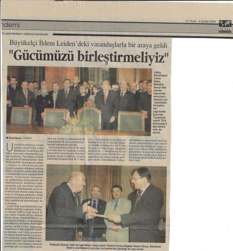 2004-Stadhuis-Leiden-Dunya-Gazetesi-Krant-bezoek-Turkse-ambassadeur-Tacan-Ildem-scaled