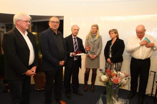 20181206-Lancering-het-boek-Leiden-en-de-Verheven-Porte Vestwal-2-4-Leiden-vlnr-A-Vrolijk-C.-Smit-Nico-van-Jaarsveld-R.-Ouwehand-Y.-van-Delft-A-van-Bochove-scaled (1)