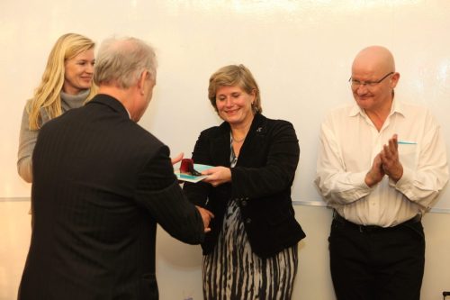 20181206-Lancering-het-boek-Leiden-en-de-Verheven-Porte Vestwal-2-4-Leiden-vlnr-Nico-van-Jaarsveld-Roos-Ouwehand-Y.van-Delft-Aart-van-Bochove.1-scaled (1)