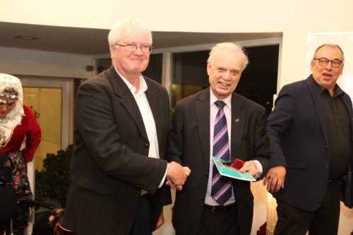 20181206-Lancering-het-boek-Leiden-en-de-Verheven-Porte vlnr-Arnoud-Vrolijk-Nico-van-Jaarsveld-Cor-Smit-scaled (1)