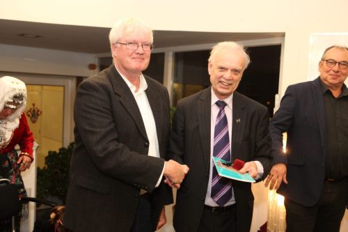 20181206-Lancering-het-boek-Leiden-en-de-Verheven-Porte vlnr-Arnoud-Vrolijk-Nico-van-Jaarsveld-Cor-Smit.1-scaled (1)