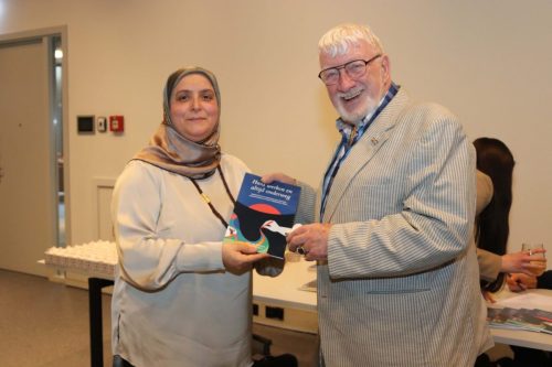 20220315-vlnr-Emine-Guney-Bram-Pater-en-het-boek-scaled