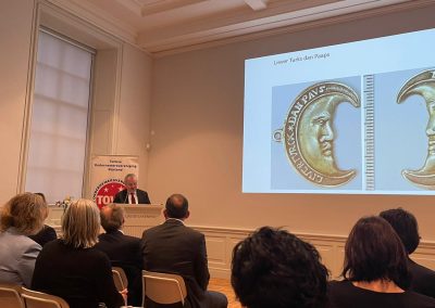 20221130-TOVER syposium-de-Lakenhal-15-400x284 (1)