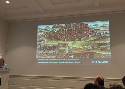 20221130-TOVER syposium-de-Lakenhal-5-400x284 (1)