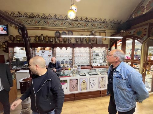 20230526-Reis-naar-Erzurum-bezoek-zwarte-amber-atelier-U.-guney-C.-Smit