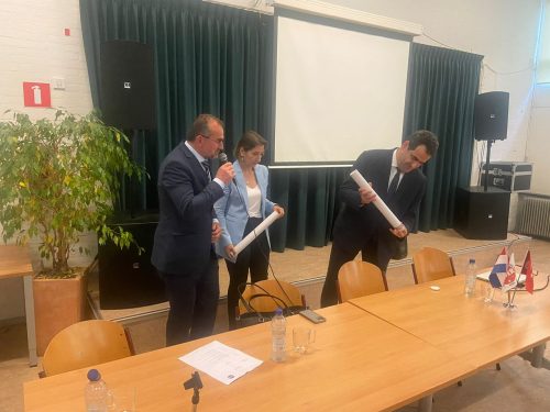 20230629-TOVER-vlnr-Durmus-Dogan-consul-generaal-Sevgi-Kisacik-ambassadeur-Selcuk-Unal-blau-Atlas