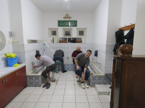 20240326-Iftar-ISN-Mimar-Sinan-moskee-was-voor-gebed-Fotograaf-Monaf-Alkhateeb-scaled