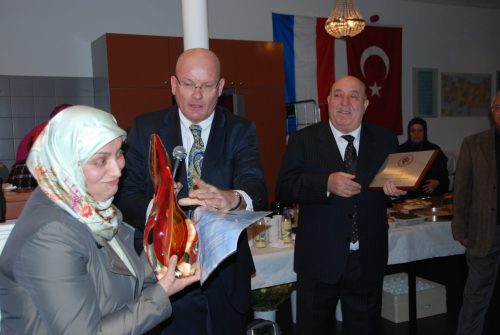 248-opening-ontmoet-centrum-vlnr-Emine-Guney-Aart-van-Bochove-Hasan-Guney-scaled