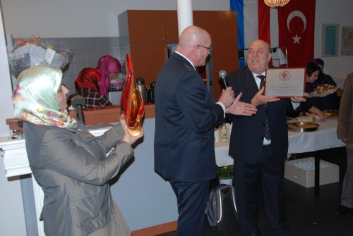 250-opening-ontmoet-centrum-vlnr-Emine-Guney-Aart-van-Bochove-Hasan-Guney-scaled