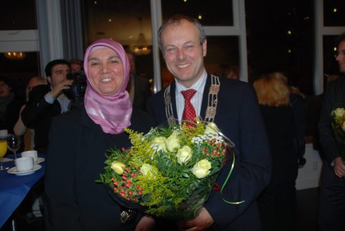 284-opening-ontmoet-centrum-vlnr-Mine-Ozyurek-burgemeester-Henri-Lenferink-scaled